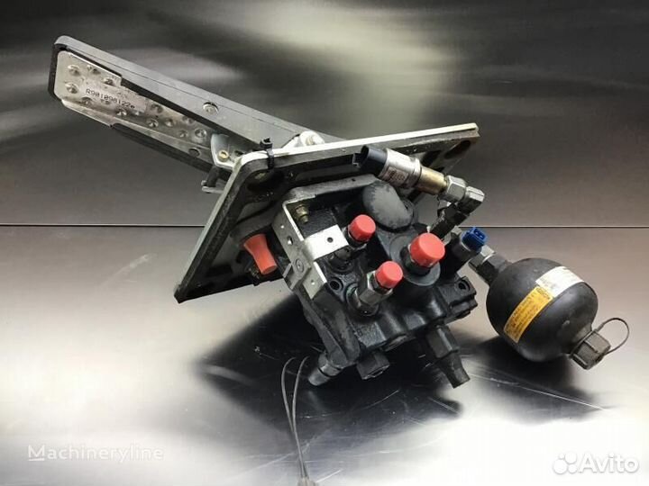 Педаль тормоза Liebherr 12204790