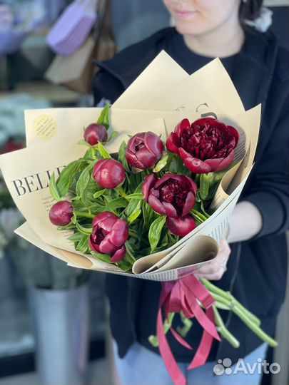 Пионы красные букет