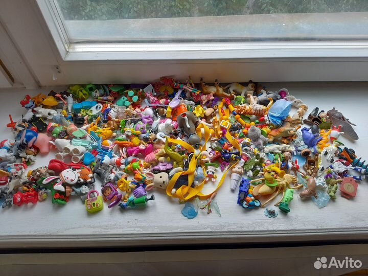 Коллекция игрушек из киндера