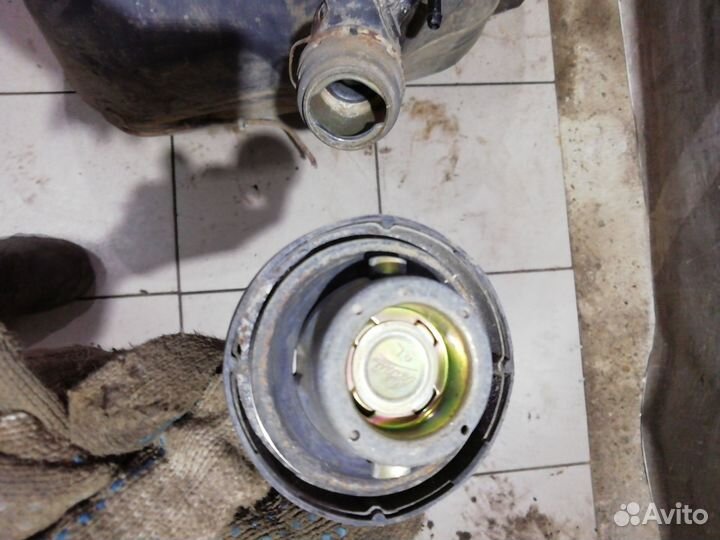 Топливный бак пластмассовый BMW 5 E34