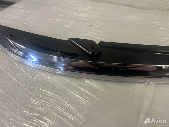 Накладка (ресничка) правой фары к VW Passat B8