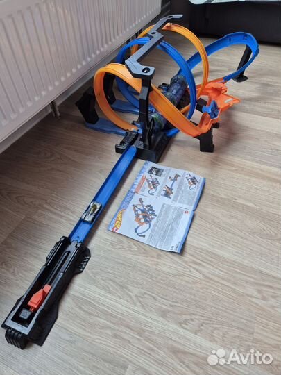 Тройная петля хотвилс Hot Wheels