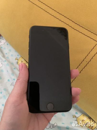 Телефон iPhone se 2020