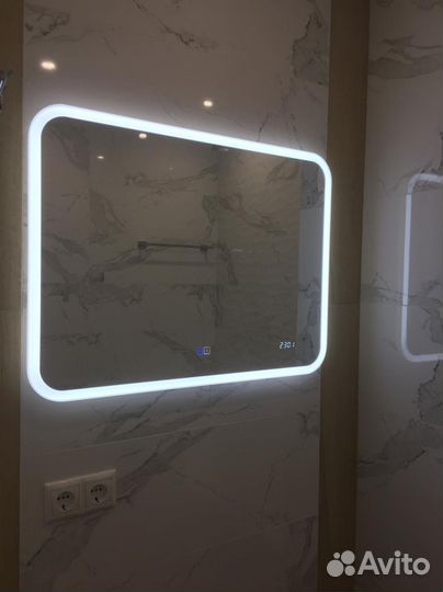 Зеркало в ванную с подсветкой, подогревом и часами