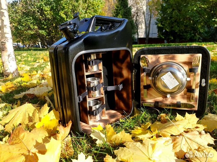 Канистра Бар с обоженным деревом и набором посуды