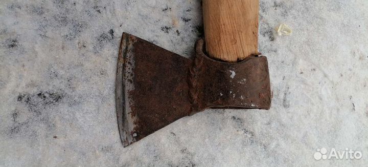 Топор старинный кованый, но заварен