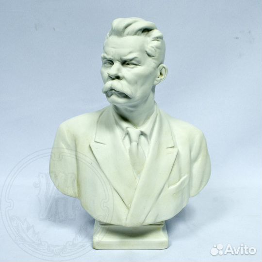 Бюст Пушкина.Гипс, высота 40 см