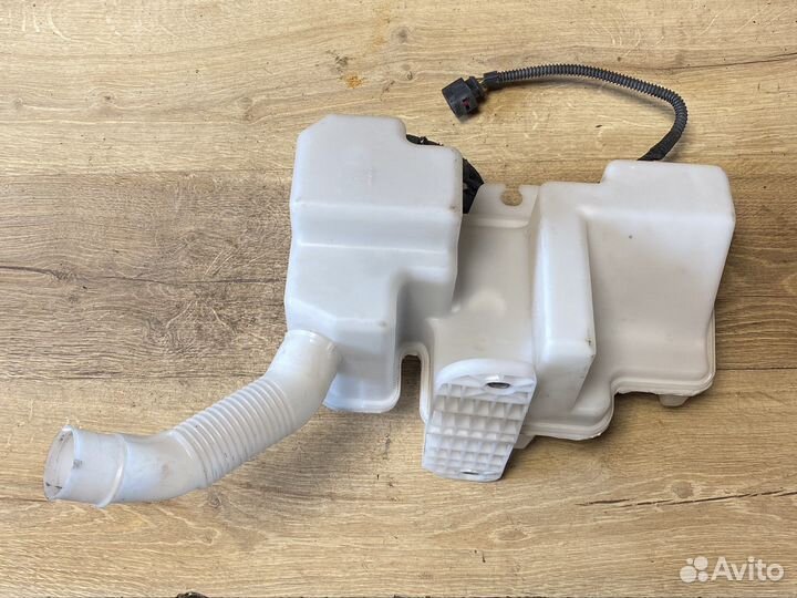 Audi q3 бачок омывателя стекла и фар