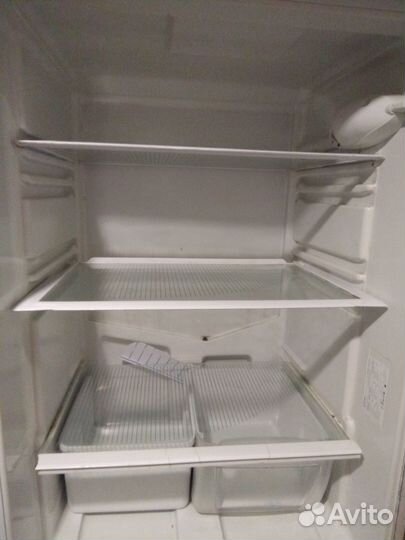 Продам холодильник indesit