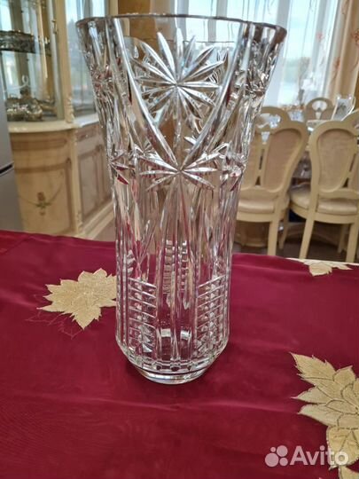 Большая хрустальная ваза для цветов
