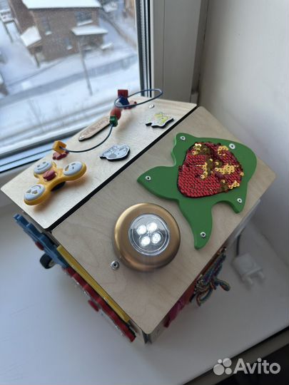 Бизиборд домик со светом новый