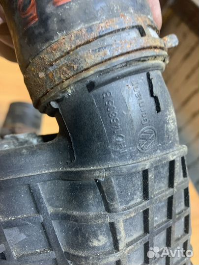 Интеркулер vw Golf 3 1h0145805b