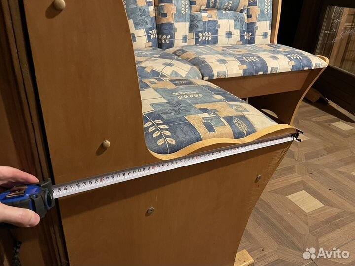 Кухонный уголок со столом