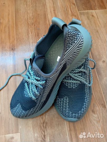 Кроссовки женские