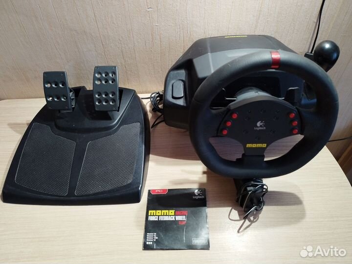 Игровой руль с педалями