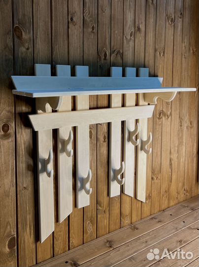 Полка - вешалка для одежды