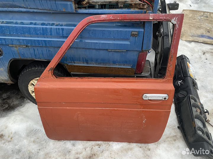 Передняя левая дверь niva
