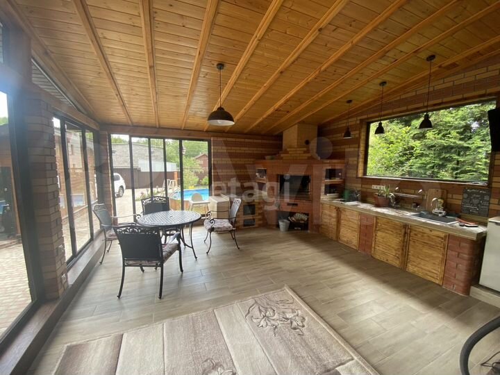 Дом 219 м² на участке 6 сот.