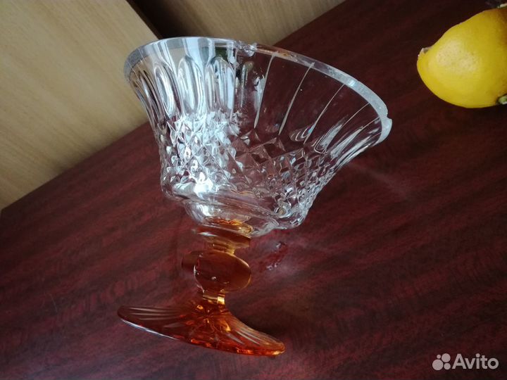 Ваза хрустальная на ножке ГДР