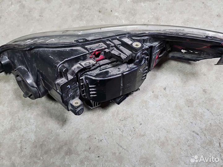 Фара ford mondeo 4 правая сломан корпус,ксенон