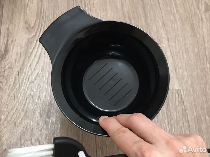 Миска, кисть, верчик для окрашивания волос