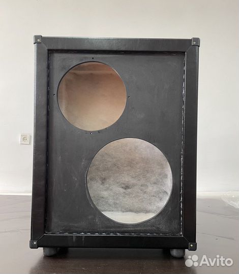 Гитарный кабинет с динамиком