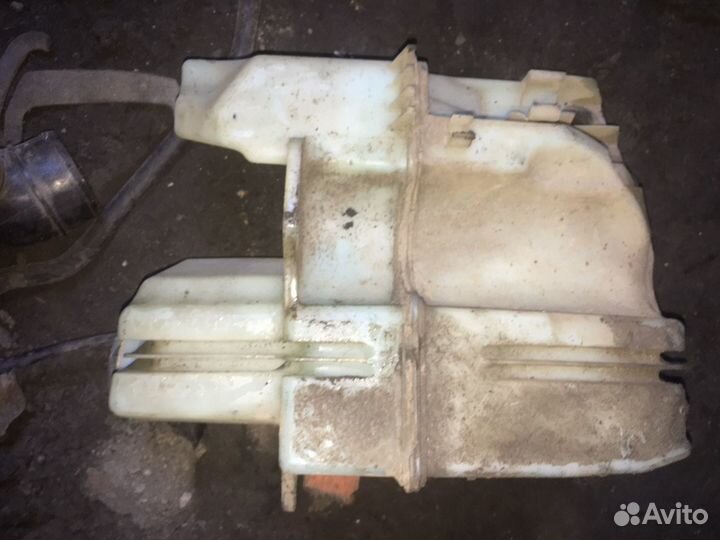 Бачок омывателя Volvo S80