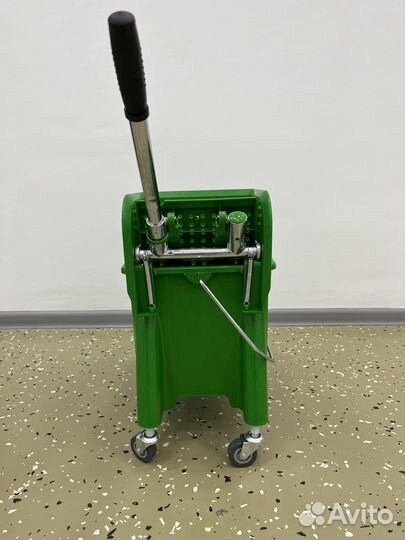 Ведро на колесах с отжимом 20л