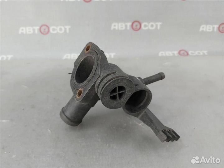 Фланец с уплотнительным кольцом VW Passat (B4) 19