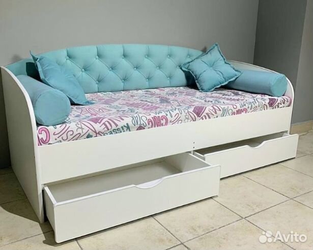 Кровать софа с мягкой спинкой в наличии