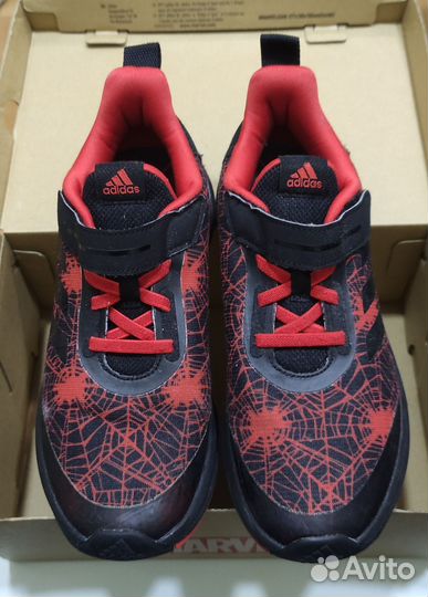 Кроссовки adidas marvel