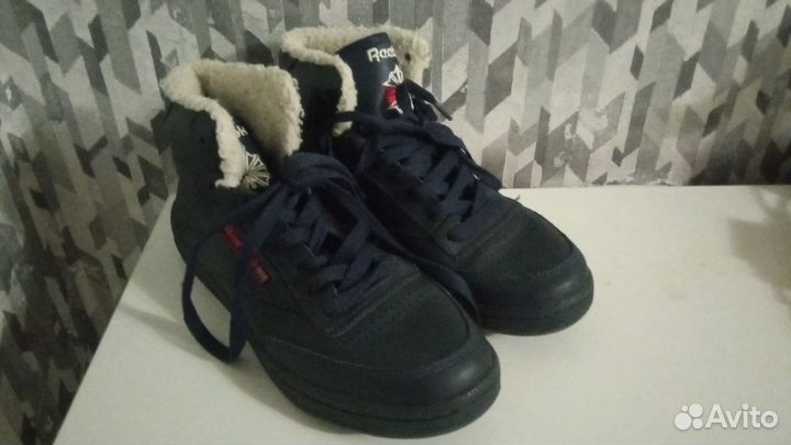 Кроссовки Reebok 38 р. утеплённые