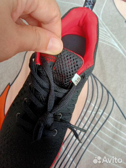 Кроссовки женские 39 размер