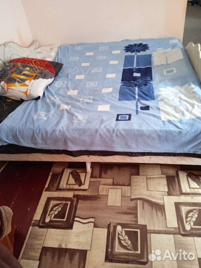 Кровать двухспальная с матрасом бу 2метра на 2метр