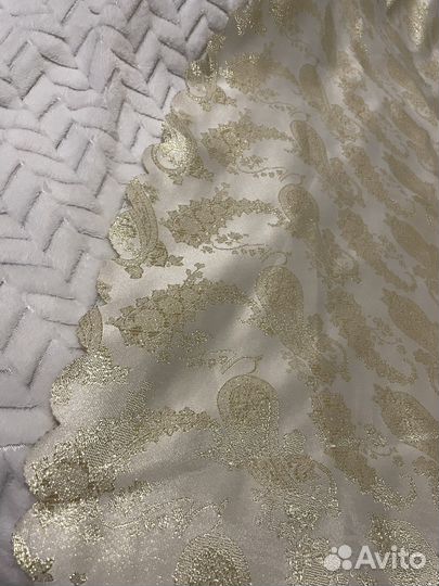 Скатерть круглая. Праздничная, с золотом (160 см)