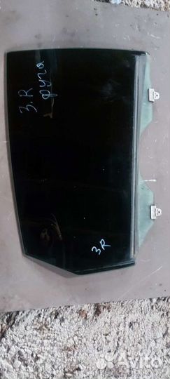 Стекло заднее правое на Nissan Fuga