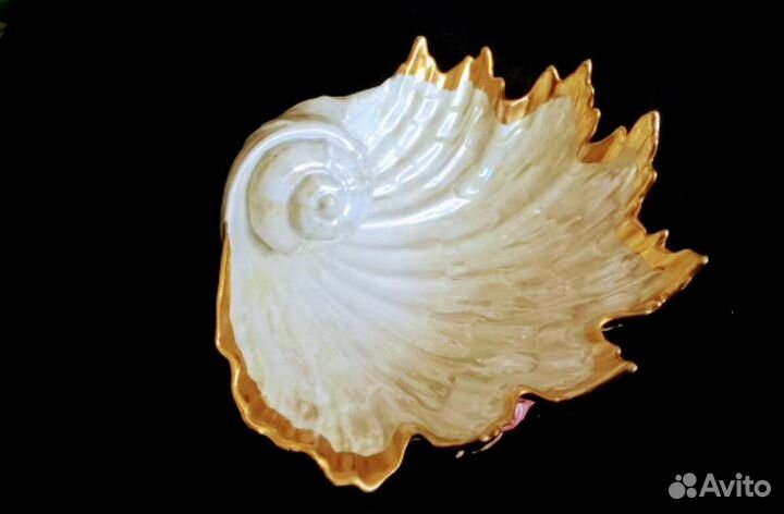 Фарфоровая ваза-конфетница