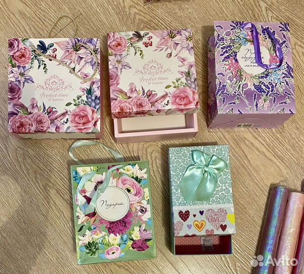 Подарочные коробки и пакеты