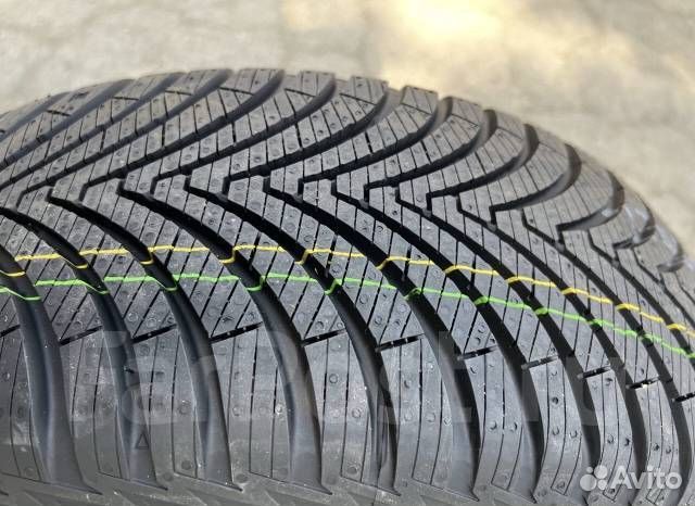 Kumho Solus 4S HA32 215/55 R17
