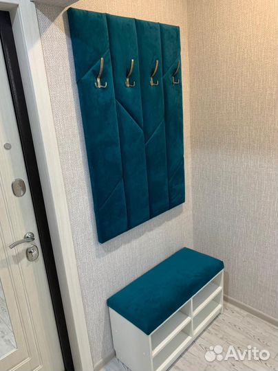 Мягкая вешалка с крючками и полкой