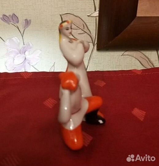 Статуэтка Танец гопачок, фарфор, роспись