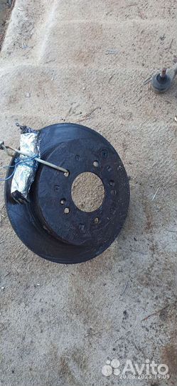 Тормозной диск с колодками в сборе