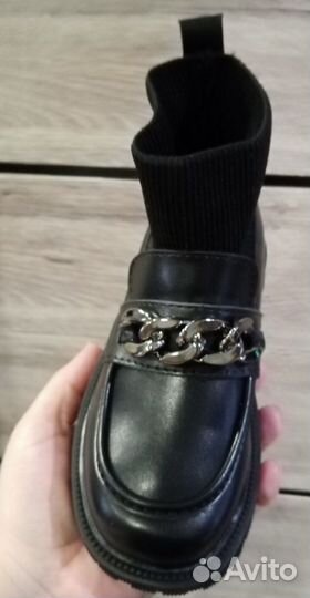 Ботинки для девочки новые 28 размер