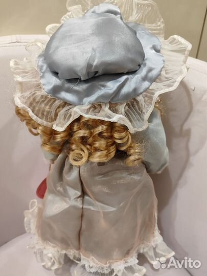 Кукла фарфоровая коллекционная