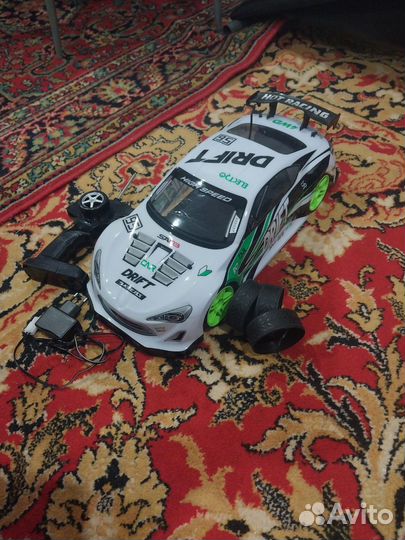 Радиоуправляемая машина для дрифта дрон