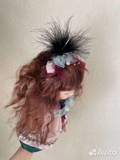 Кукла фарфоровая