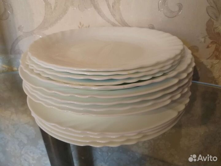 Тарелки белые