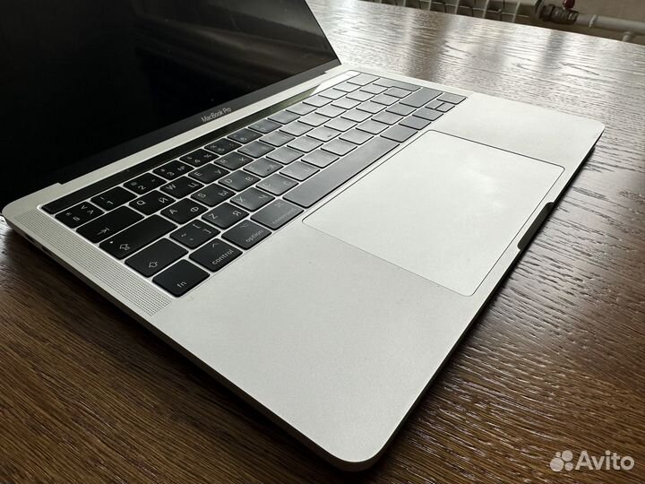 Apple MacBook Pro 13,3 i5 2.9 16gb 512 Touchbar