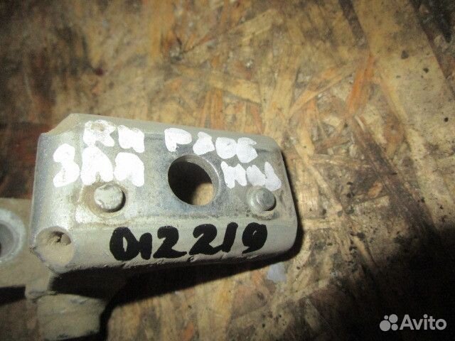 Петля двери задней правой нижняя Peugeot 206 1998