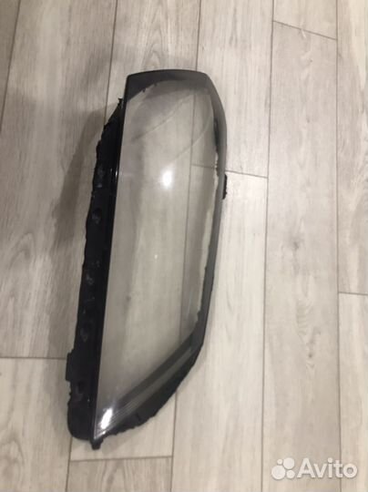 Стекло фары правое оригинал VW passat b7